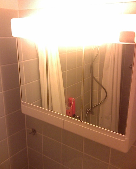 So sieht Service aus: Lampe im Bad ausgetauscht